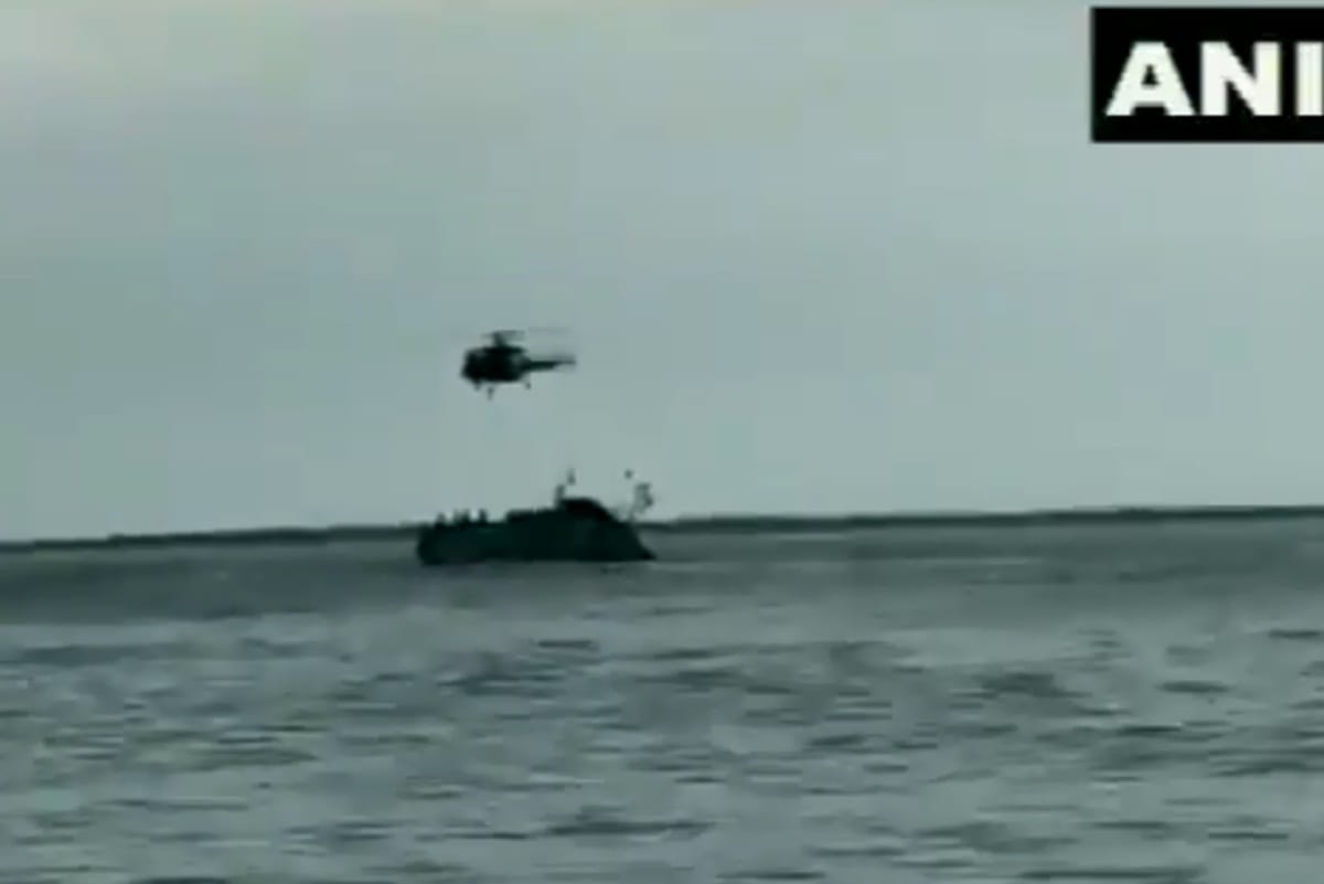 Naval helicopter from INS Parundu rescued fishermen stranded on damaged fishing boat at Pamban Bridge