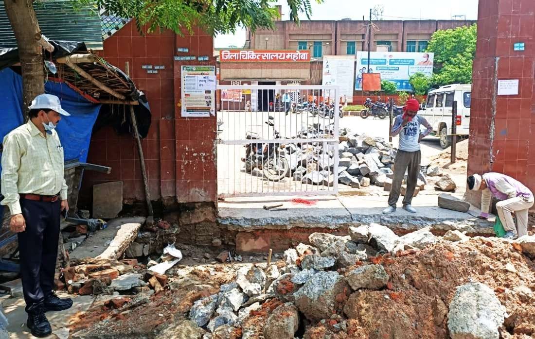 The work of raising the floor of the district hospital started  in mahoba
