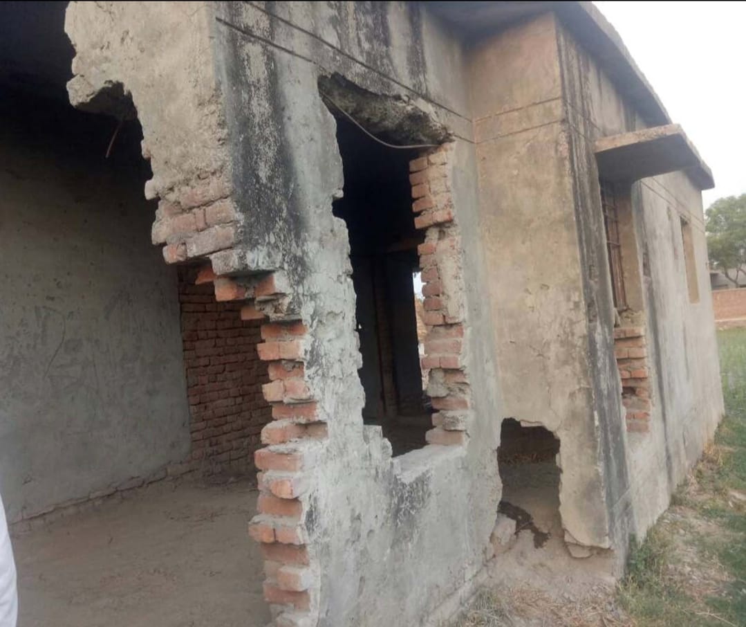 Mother-child center window and doors also disappear