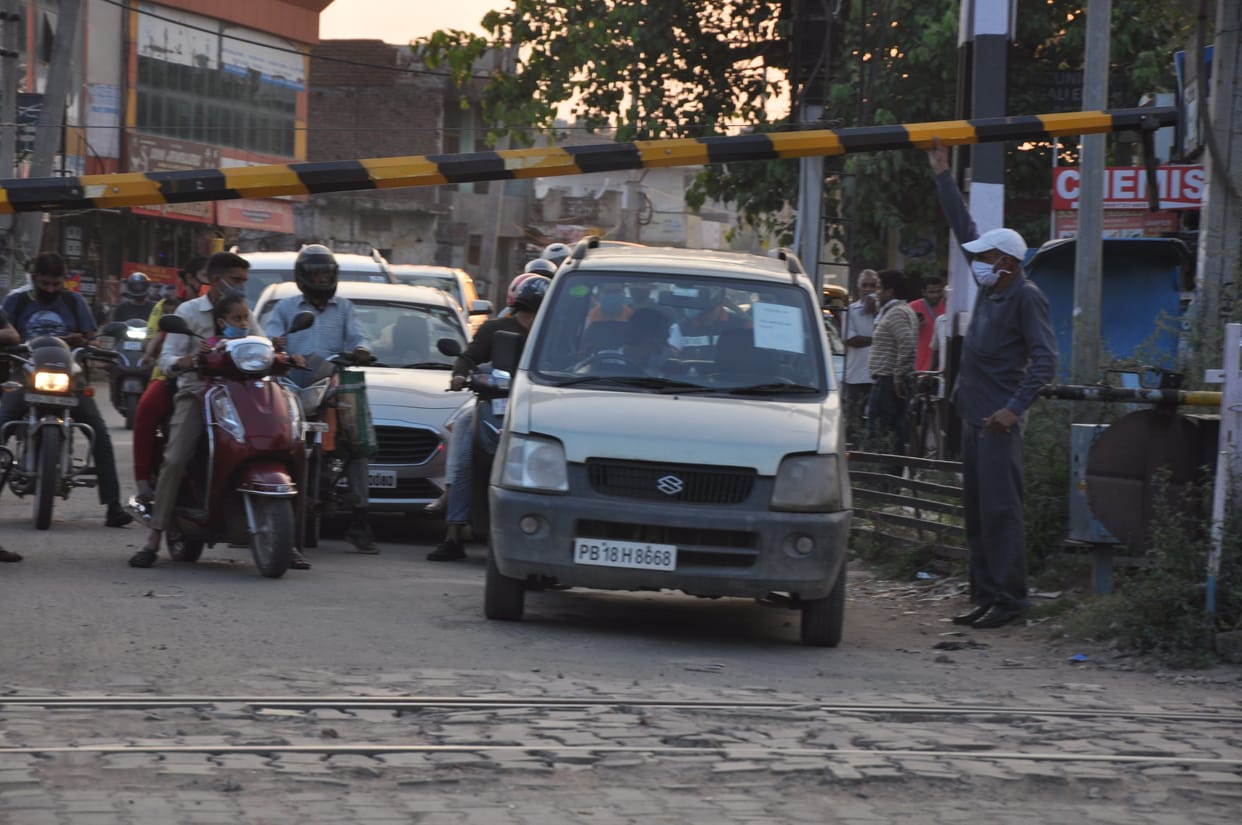Wagner stuck at railway gate then Jan Shatabdi had to be stopped