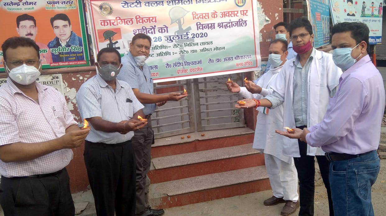 Tribute to the immortal martyrs of Kargil by lighting a lamp