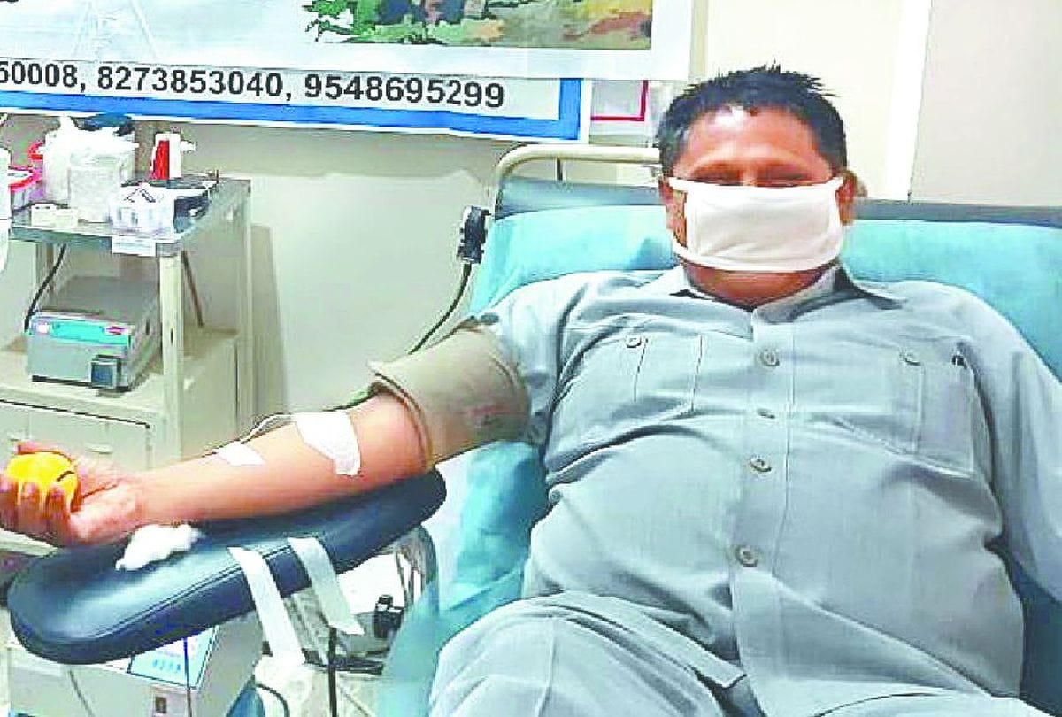 Amar Ujala Foundation Blood Donation Camp 76 People Donate