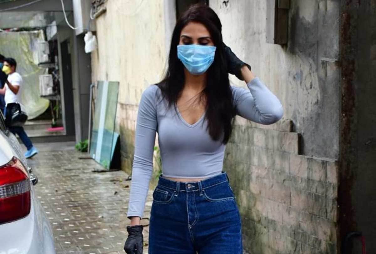 akshay kumar and vaani kapoor film bell bottom shooting in london with precautions and safety rules