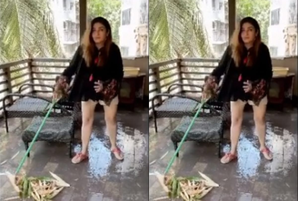 Raveena Tandon mopping her house with full makeup before her interview