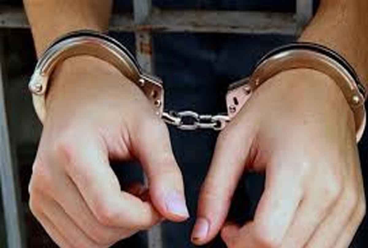 Teenager arrest who steals jewelry while sleeping in hardoi