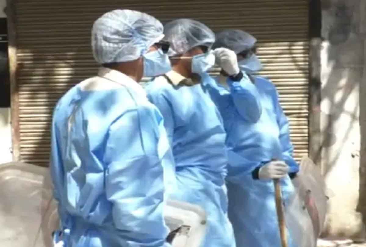 dispute with health team in mahoba