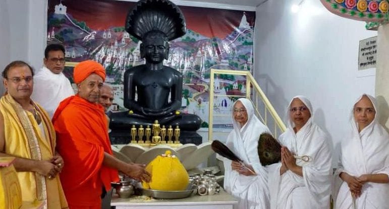 the 23 kg laddu donate the loard  parshvnath  in the jambudeep at hastinapur