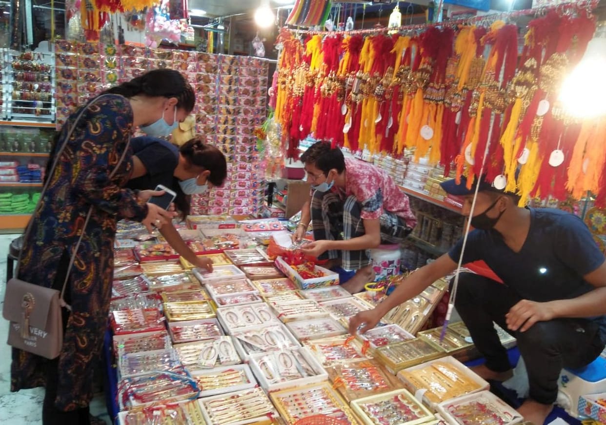 Sisters gathered to buy rakhi