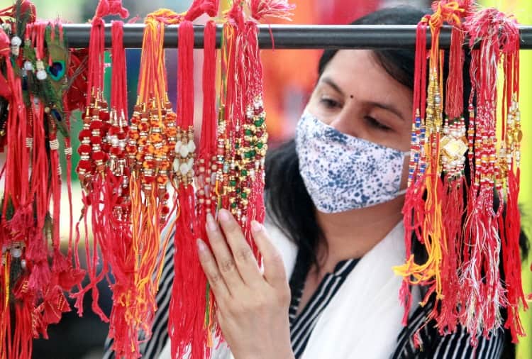 Chandigarh News in Hindi: Rakhi is being sanitized at the post office in Chandigarh