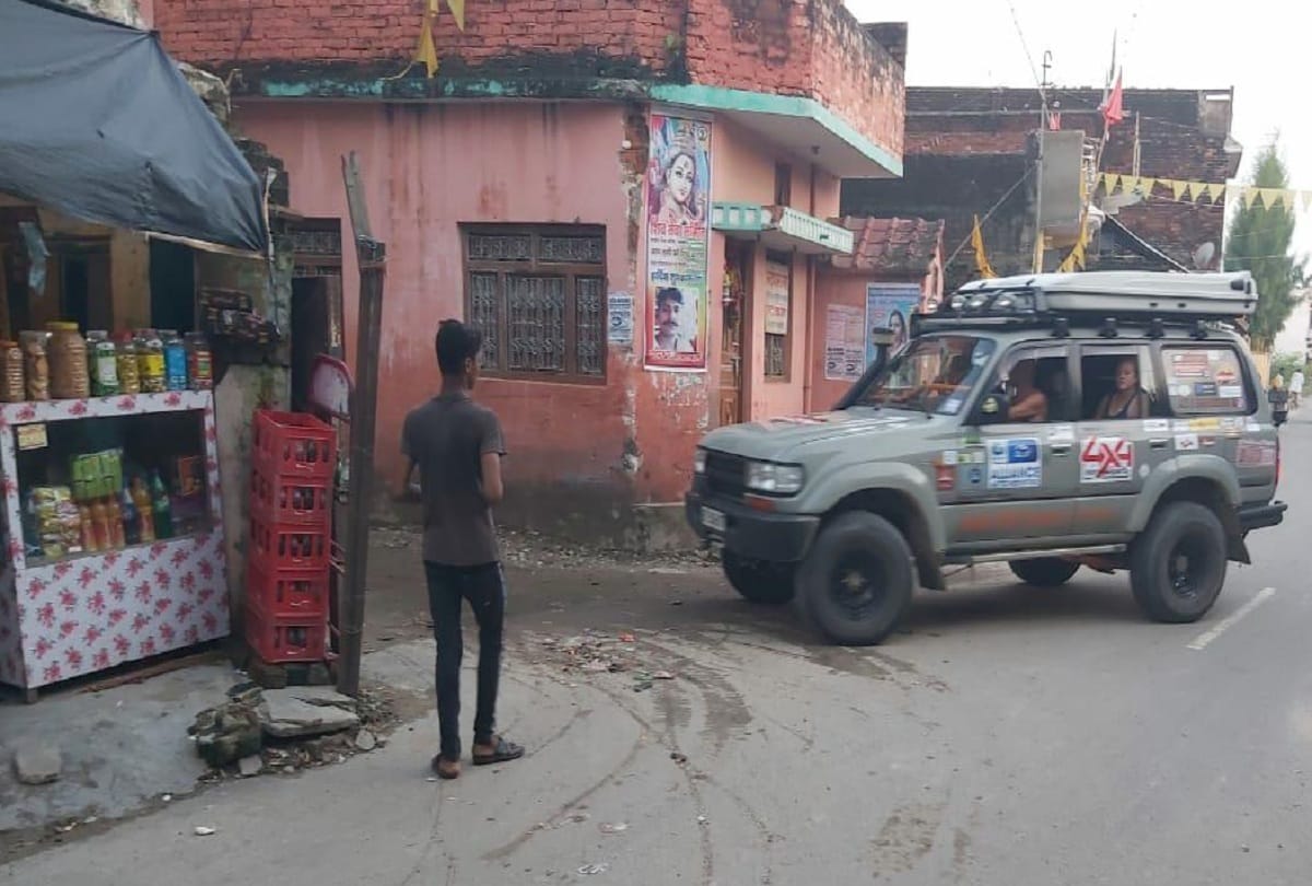 French family left for Delhi to extend visa period in Maharajganj