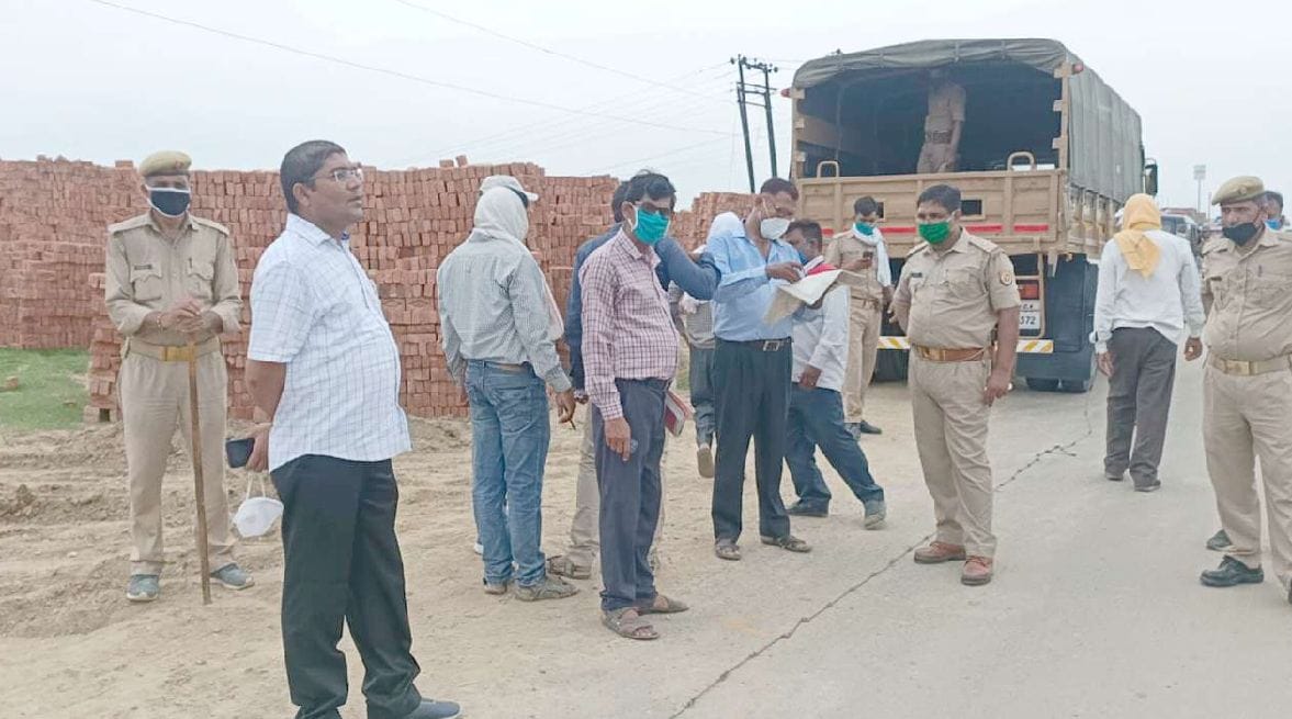 Revenue team measuring MLA Vijay Mishra's land, Bhadohi MLA accused of encroachment