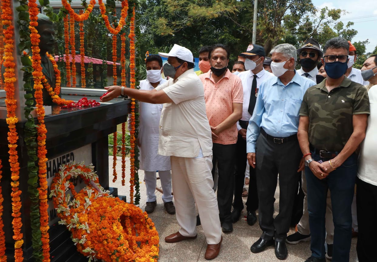 Tribute to Kargil martyrs on Victory Day