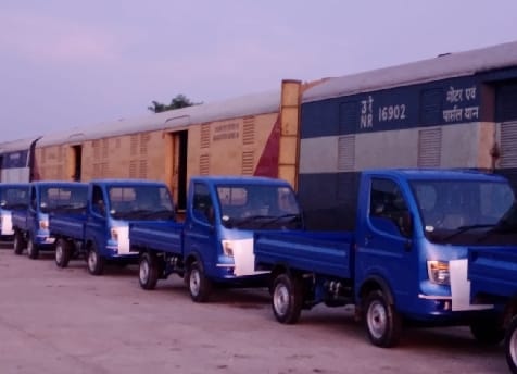Izzatnagar division sent a consignment of 51 vehicles to Bangladesh, earned revenue of 14 lakhs