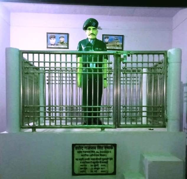 kargil diwas... neither politician nor officers tribute to myrtre
