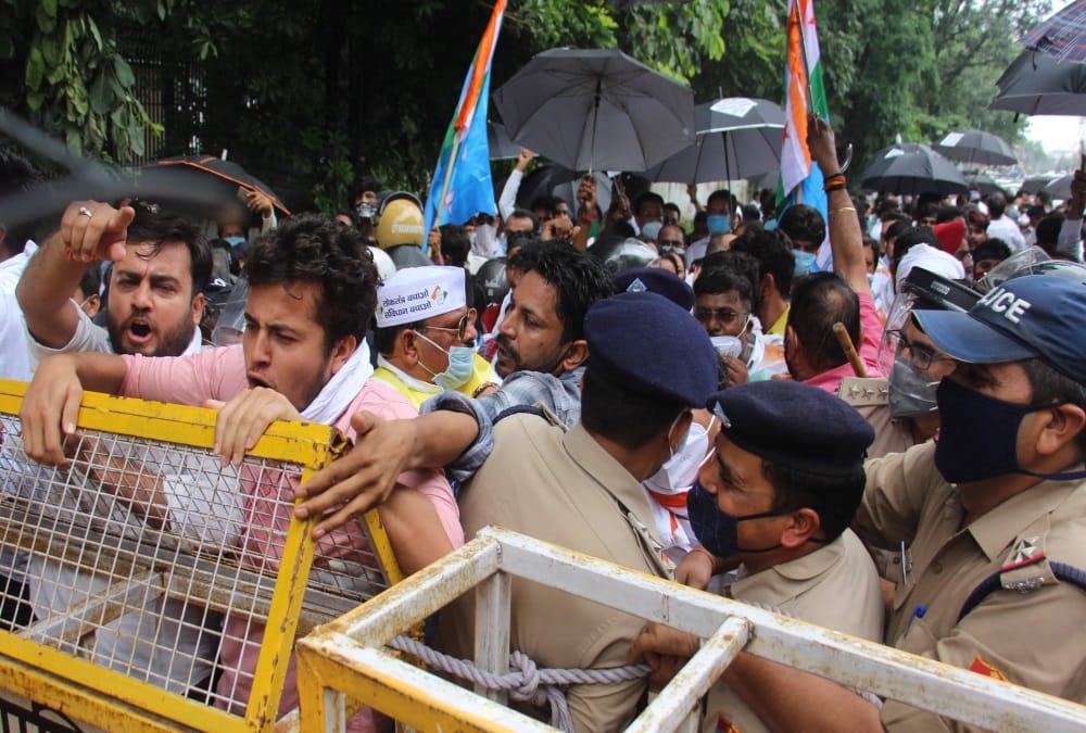 Congress Leaders and Workers Crowd on dehradun Road during Secretariat march, Broke Social distancing, Photos