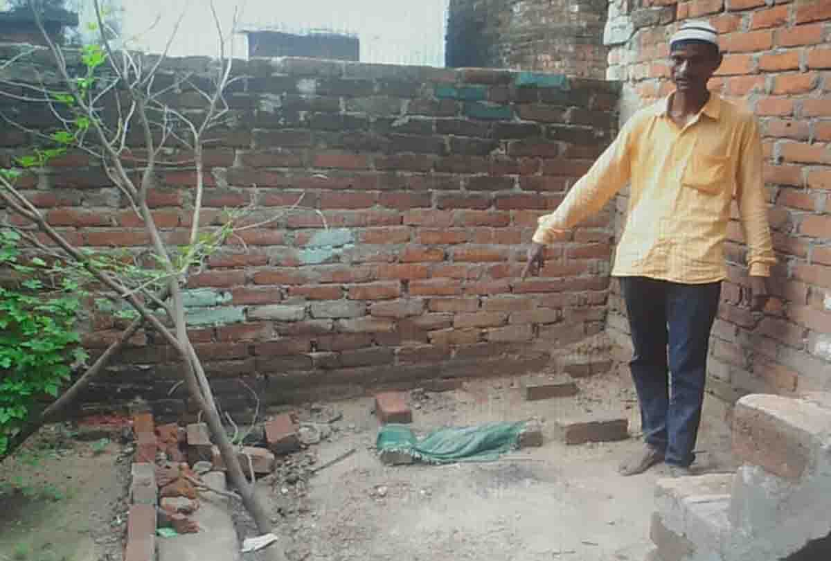 bodies are buried in every house from the courtyard to the stove