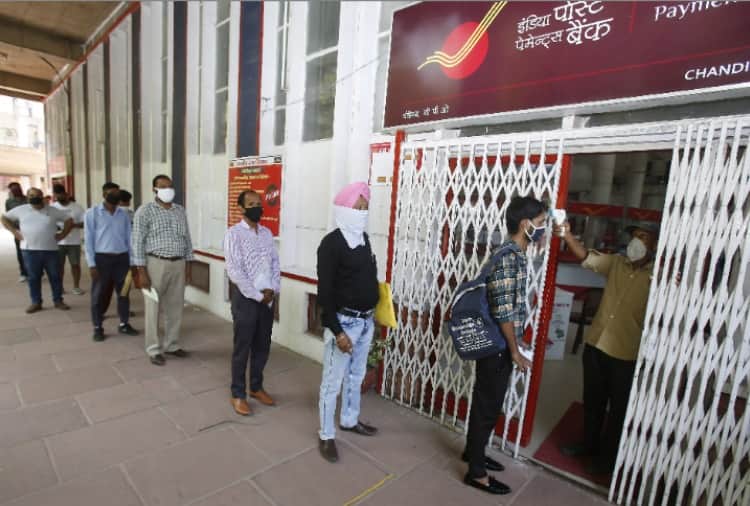 Chandigarh News in Hindi: Rakhi is being sanitized at the post office in Chandigarh
