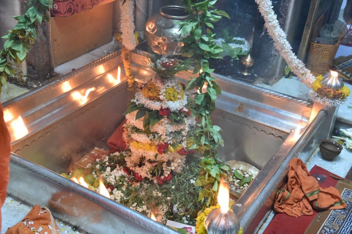 Sawan 2021 how to offer bel patra leaves to lord Shiva
