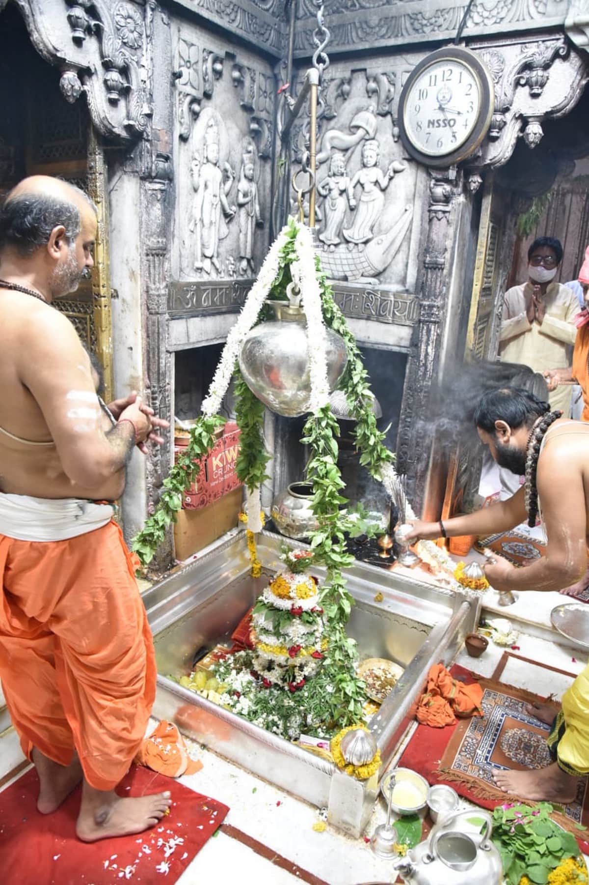 Corona in Varanasi: Corona negative report necessary for visiting Kashi Vishwanath and Annapurna temple