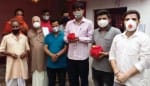 राममंदिर निर्माण को छोटी काशी गोला की मिट्टी ले जाते विहिप पदाधिकारी। संवाद