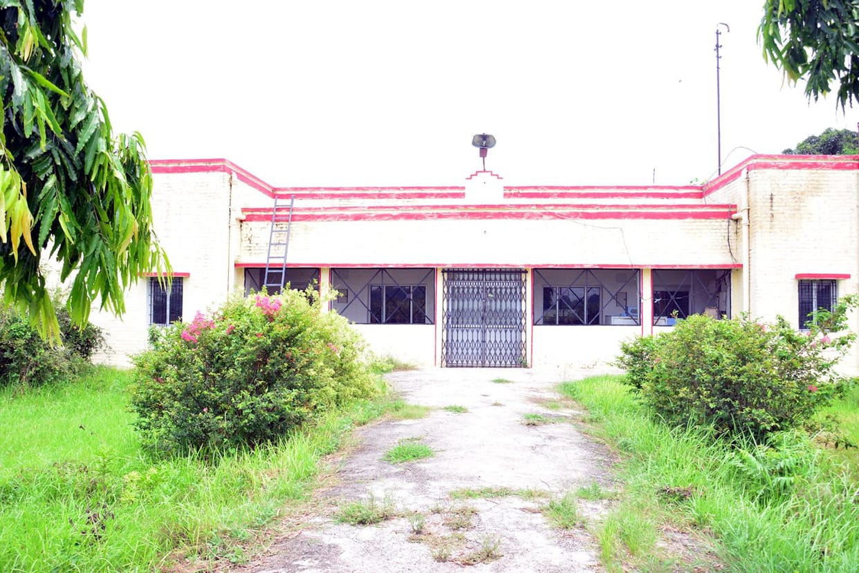 Lock in the Sugarcane Research Institute, silence in the colony