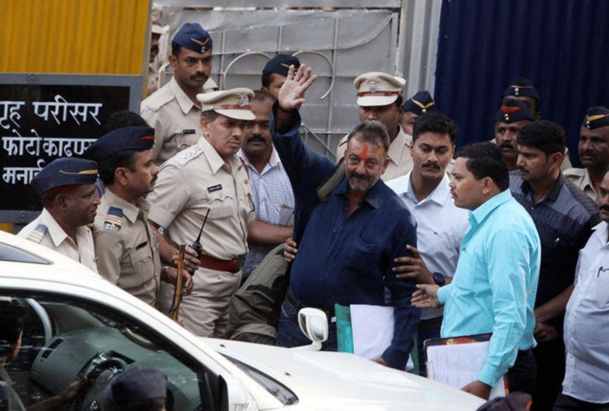 A convict in the Rajiv Gandhi case has petitioned seeking to the early release of Sanjay Dutt