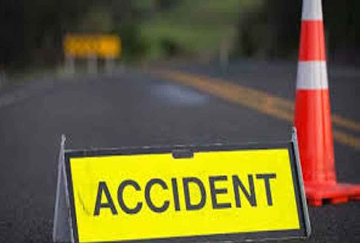 Uncontrolled Scorpio overturns on Agra-Lucknow Expressway, five injured