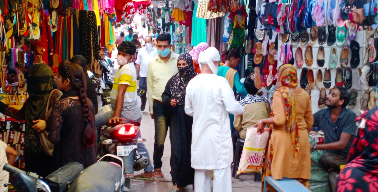 Social distance .. People not serious about masks, increasing danger