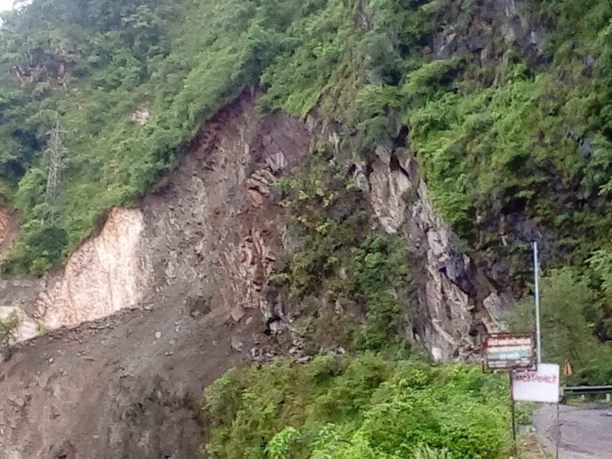 Uttarakhand Weather Update : badrinath and yamunotri highway blocked, orange alert in six districts