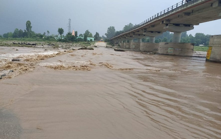 Water level of Kotawali river rises, heavy vehicles stop
