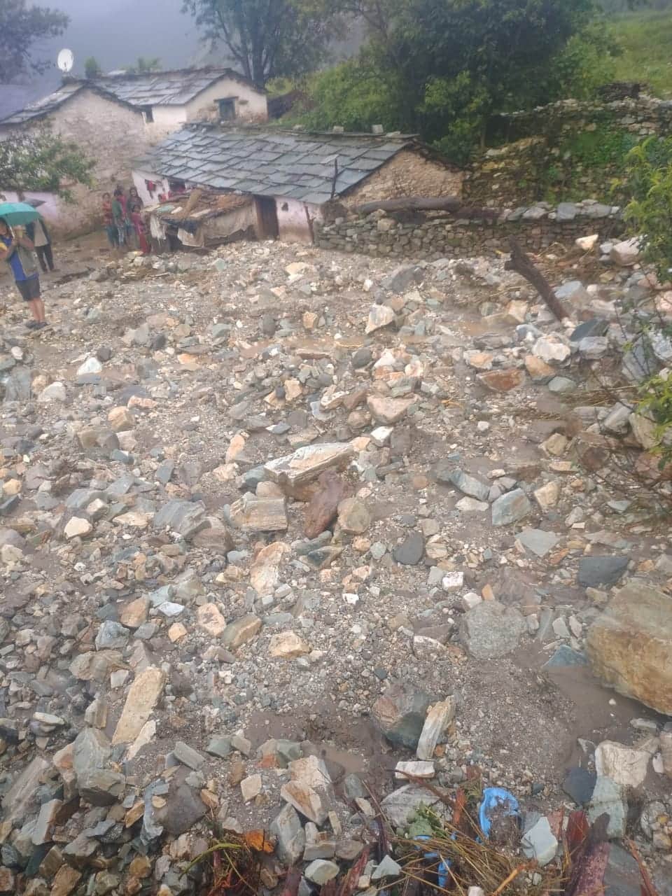 Uttarakhand Weather: Cloudburst in chamoli, Woman save her family and died buried under debris