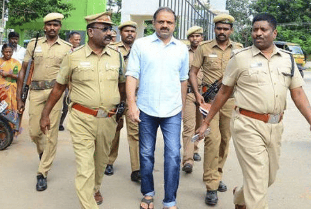 A convict in the Rajiv Gandhi case has petitioned seeking to the early release of Sanjay Dutt