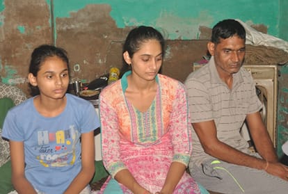 Arthi tied a rakhi on her brother's wrist before getting up and did not leave her unconscious.