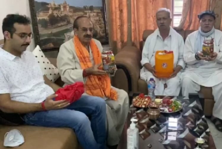 Amar Kund's Holly water of Katas Raj Temple sent to Ayodhya