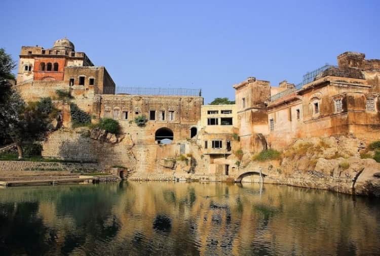 Amar Kund's Holly water of Katas Raj Temple sent to Ayodhya