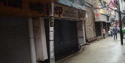 Awe of Corona: Sari shops in Gali Arya Samaj closed for a week
