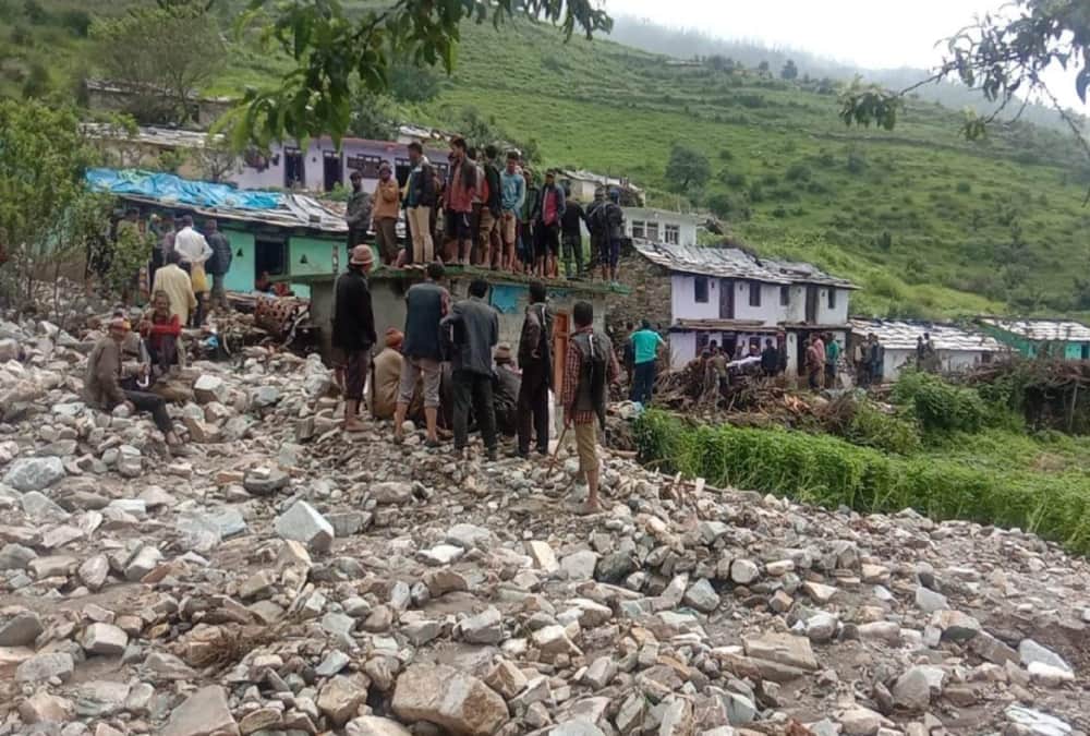 Uttarakhand Weather: Cloudburst in chamoli, Woman save her family and died buried under debris