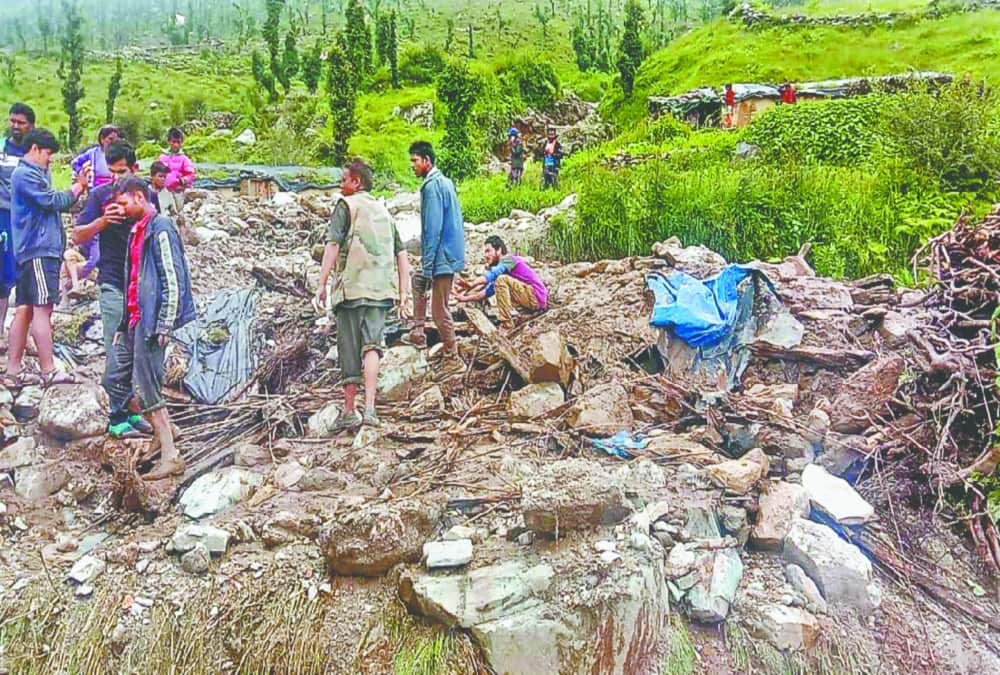 Uttarakhand Weather: Cloudburst in chamoli, Woman save her family and died buried under debris
