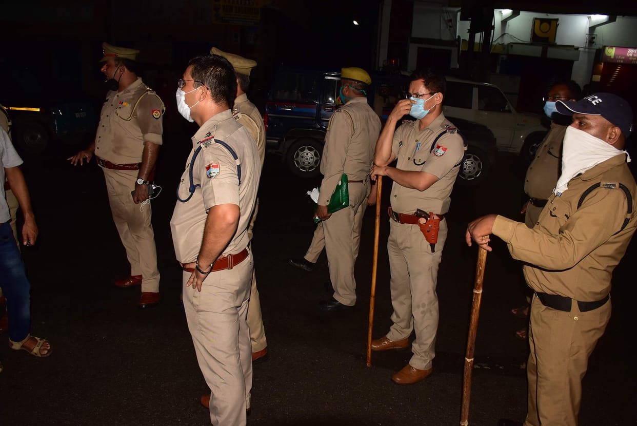 Police protest to arrest warranty, accused absconding from the spot