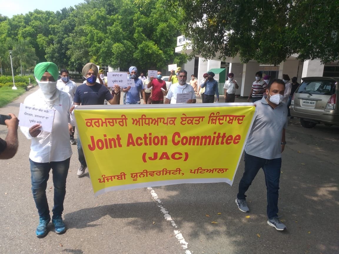 protest in punjabi university patiala