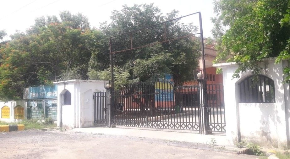 Hathras: Vikas Bhavan locked for 24 hours, test done by several employees including DPRO