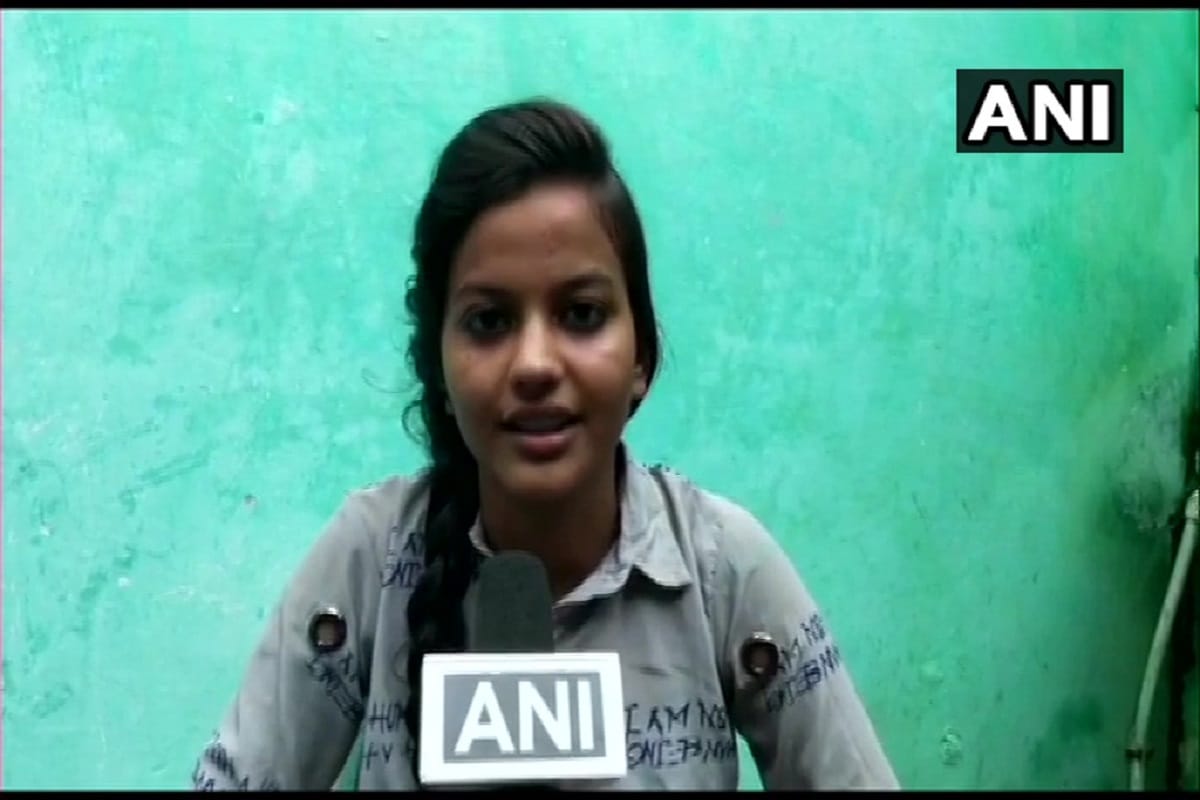 The daughter of the shoe seller on the street is included in the toppers of XII in Madhya Prades Board
