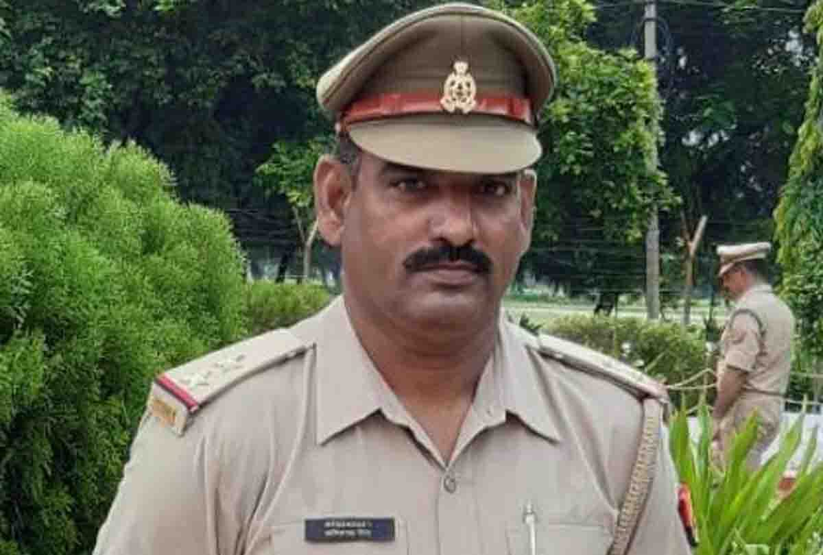 ambulance collided with sub inspector in jalaun, injured