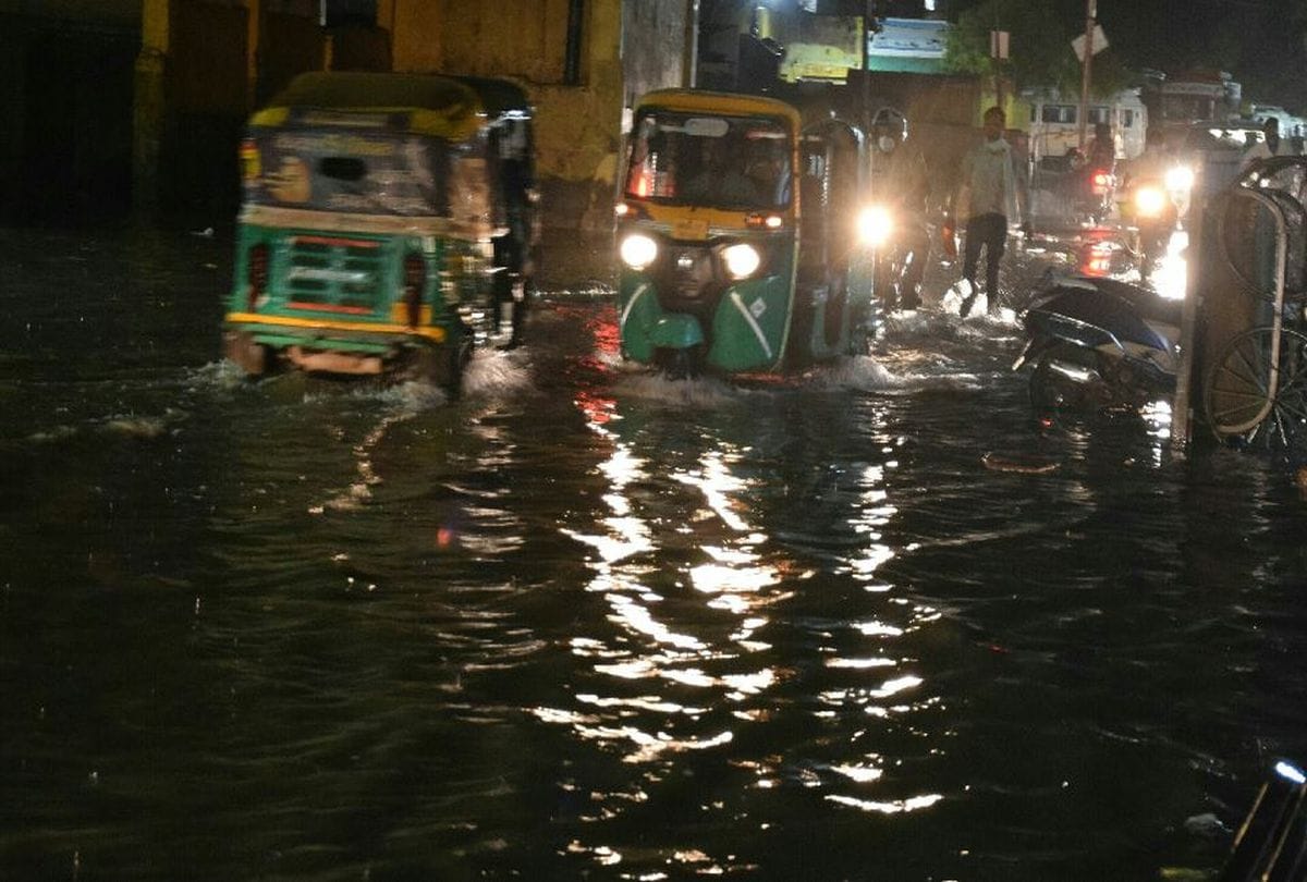 Monson Rain In Agra City Water Block In Roads