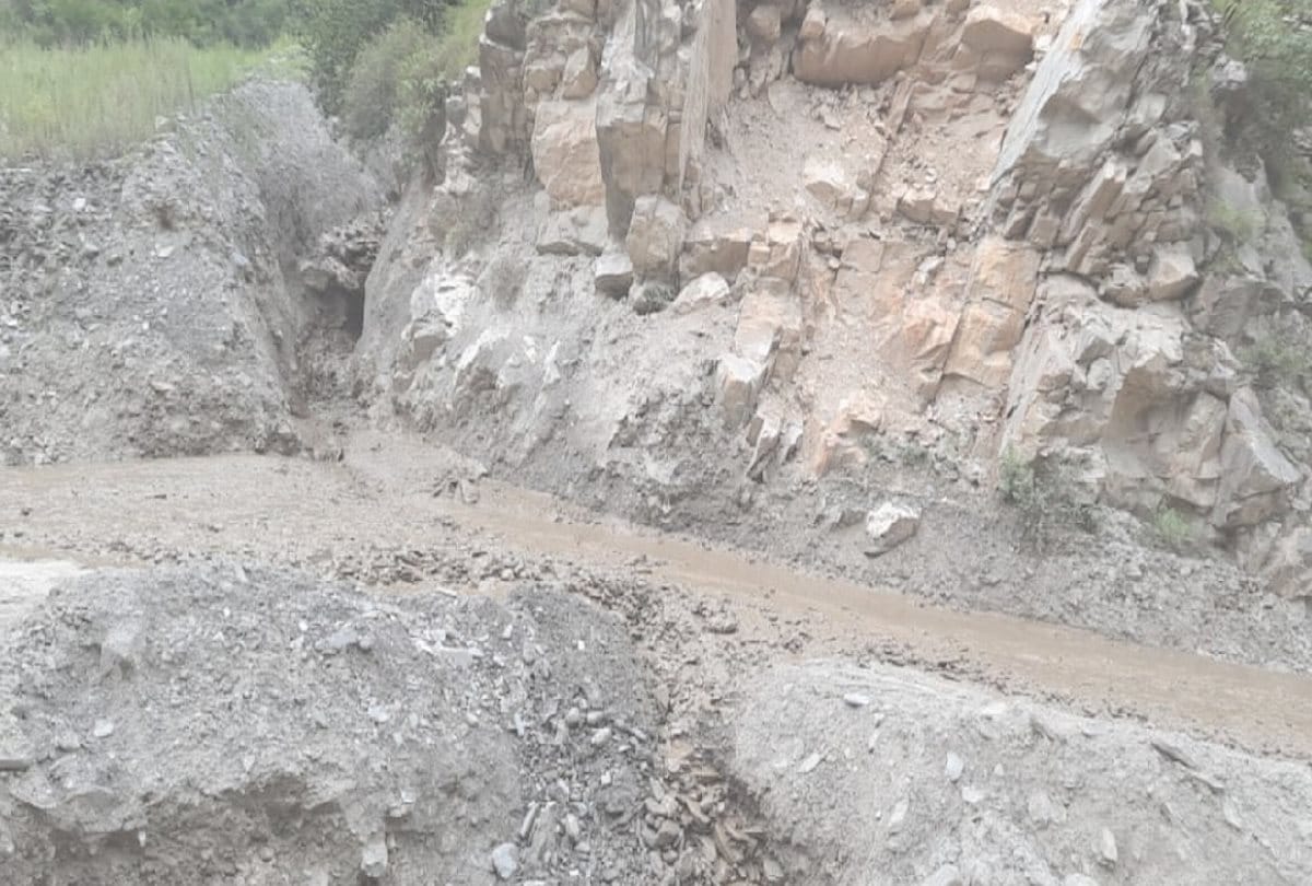 weather update: heavy rainfall recorded in himachal, river water level rise, roads closed due to landslide