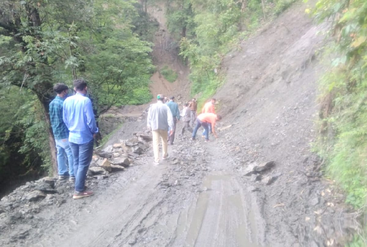 weather update: heavy rainfall recorded in himachal, river water level rise, roads closed due to landslide