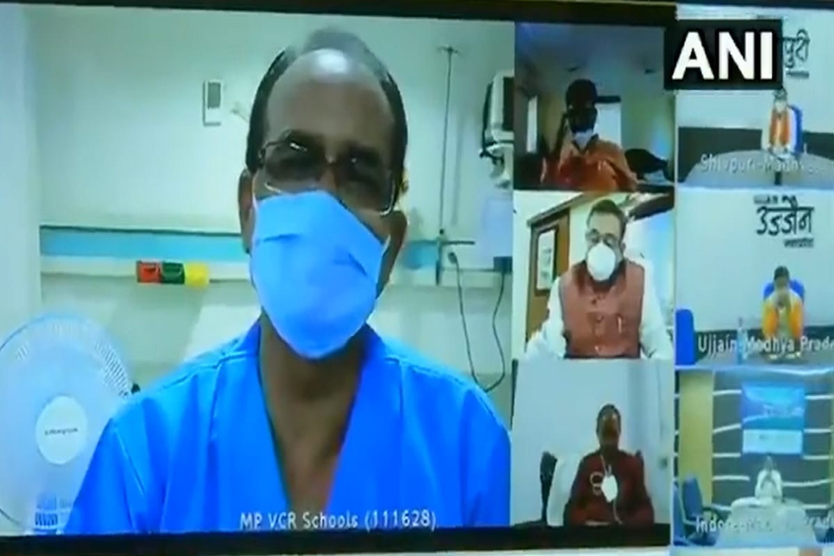 Covid Positive Cm Shivraj Singh Chauhan Washing His Clothes Itself In Chirayu Hospital