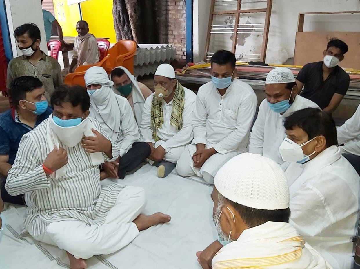Angry traders stopped Shivpal's convoy