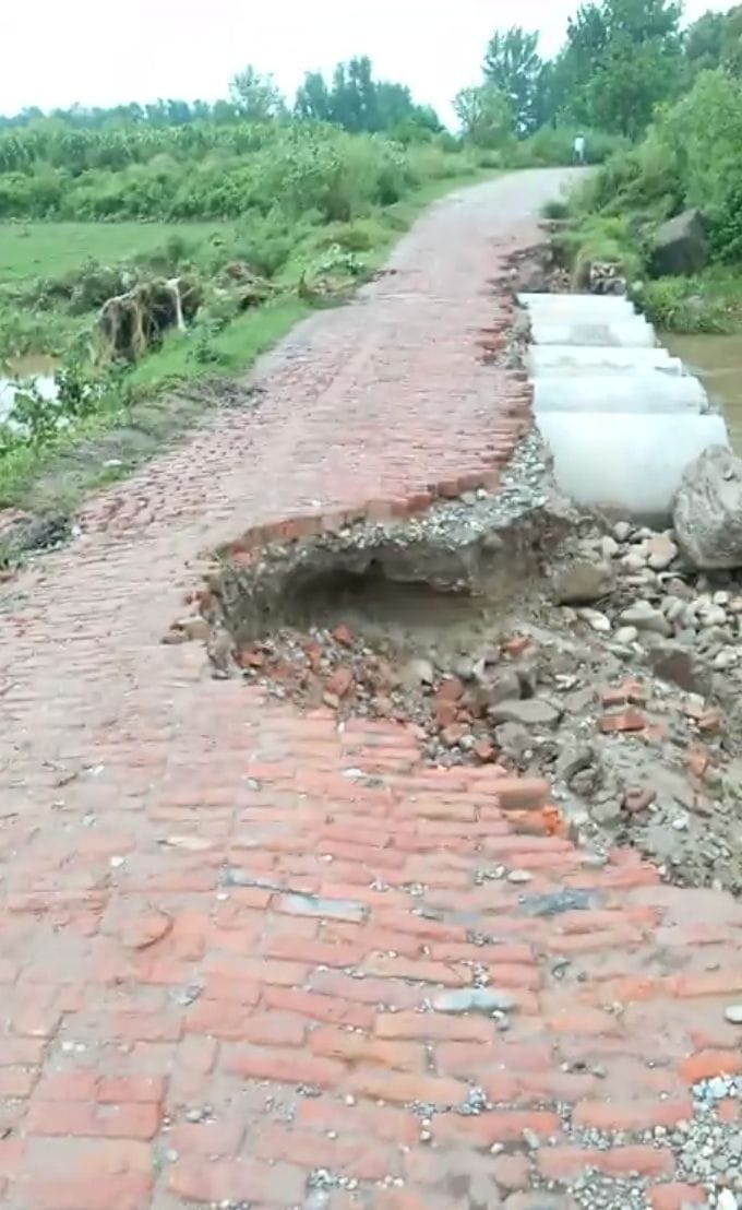 Traffic was blocked due to sinking a part of high bridge