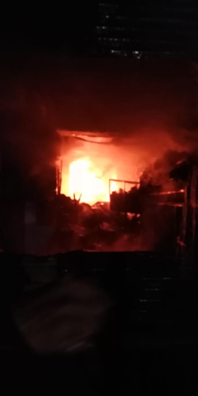 Fire in clothes shop in Ballia, loss of millions